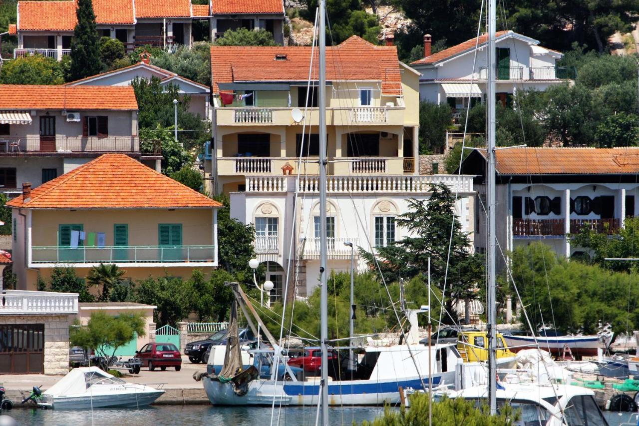 Apartments By The Sea Jezera, Murter - 5063 מראה חיצוני תמונה