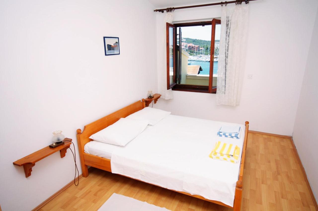 Apartments By The Sea Jezera, Murter - 5063 מראה חיצוני תמונה