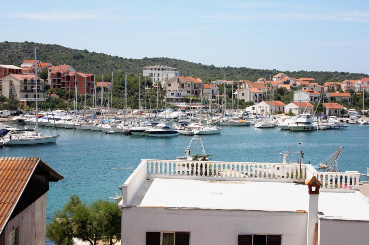Apartments By The Sea Jezera, Murter - 5063 מראה חיצוני תמונה