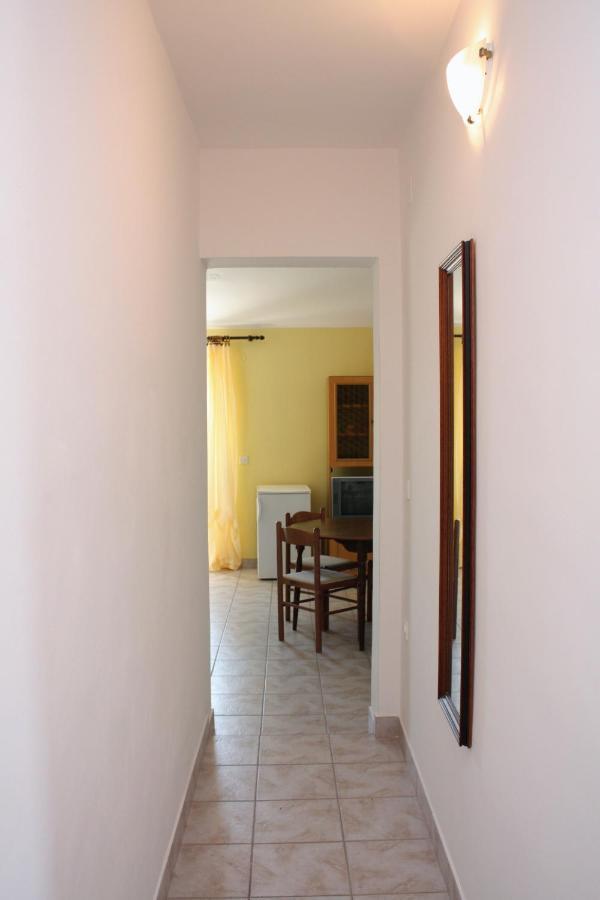 Apartments By The Sea Jezera, Murter - 5063 מראה חיצוני תמונה