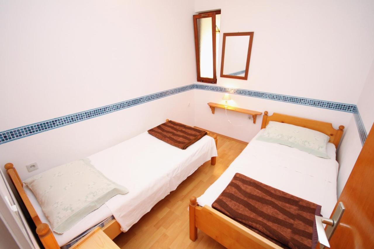 Apartments By The Sea Jezera, Murter - 5063 מראה חיצוני תמונה