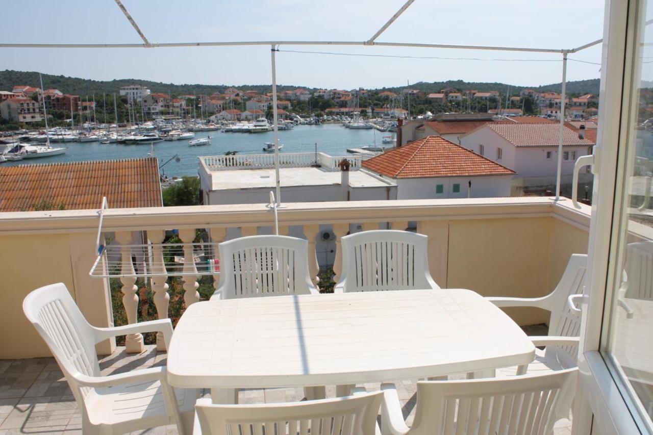 Apartments By The Sea Jezera, Murter - 5063 מראה חיצוני תמונה