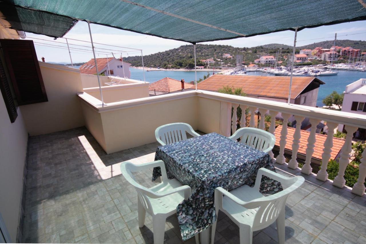 Apartments By The Sea Jezera, Murter - 5063 מראה חיצוני תמונה