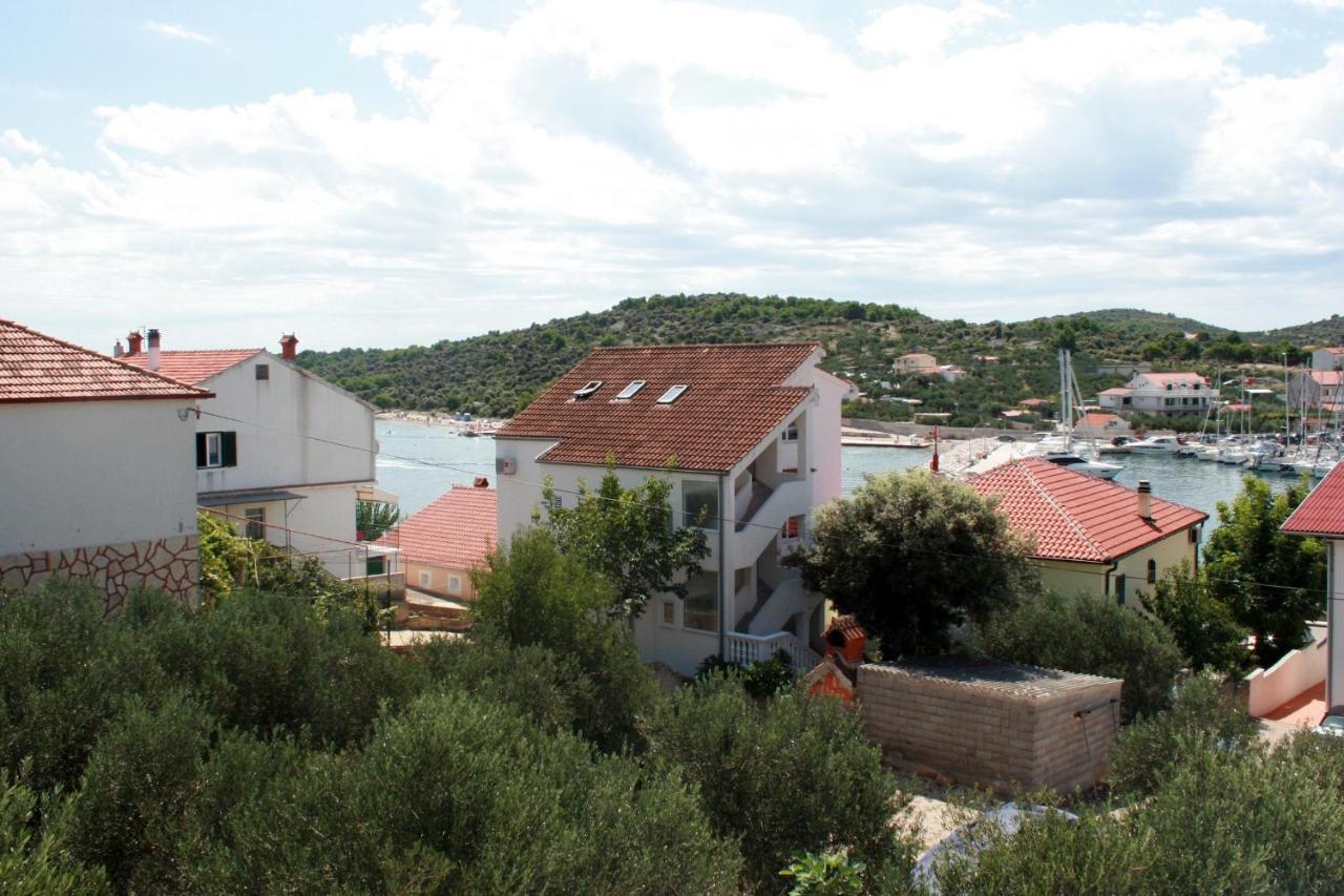 Apartments By The Sea Jezera, Murter - 5063 מראה חיצוני תמונה